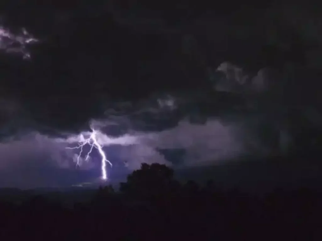 chhattisgarh-7-men-dead-3-injured-in-lightning-strike-in-balodabazar-bhatapara