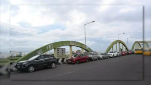 Velachery-Flyover-Turns-Into-Car-Parking-Area