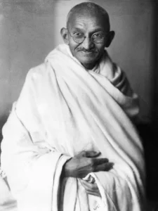 Mahatma-Gandhi,_studio,_1931.jpg